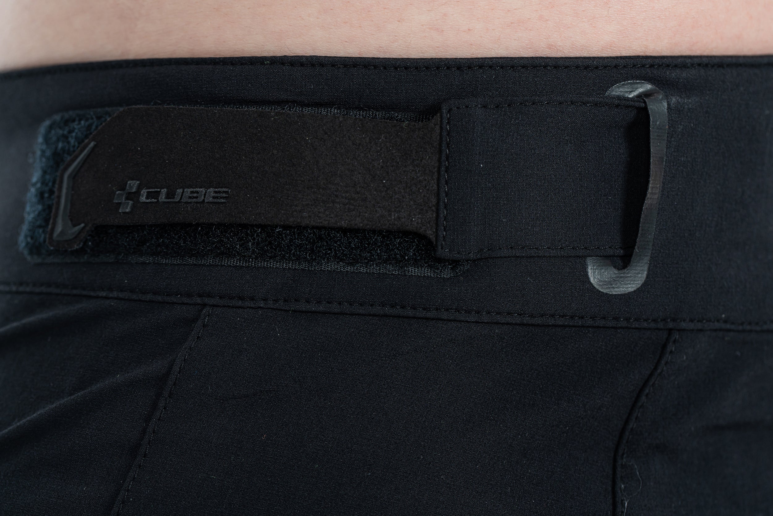 CUBE BLACKLINE Baggy Shorts